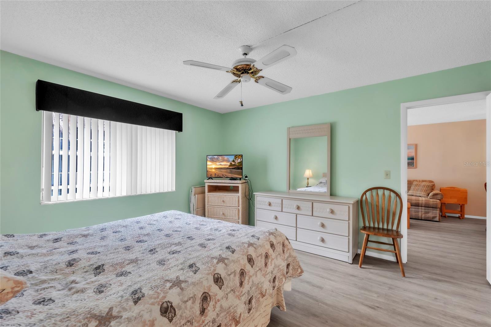 Image 19 of 35 For 1330 Glen Oaks Drive E 269d