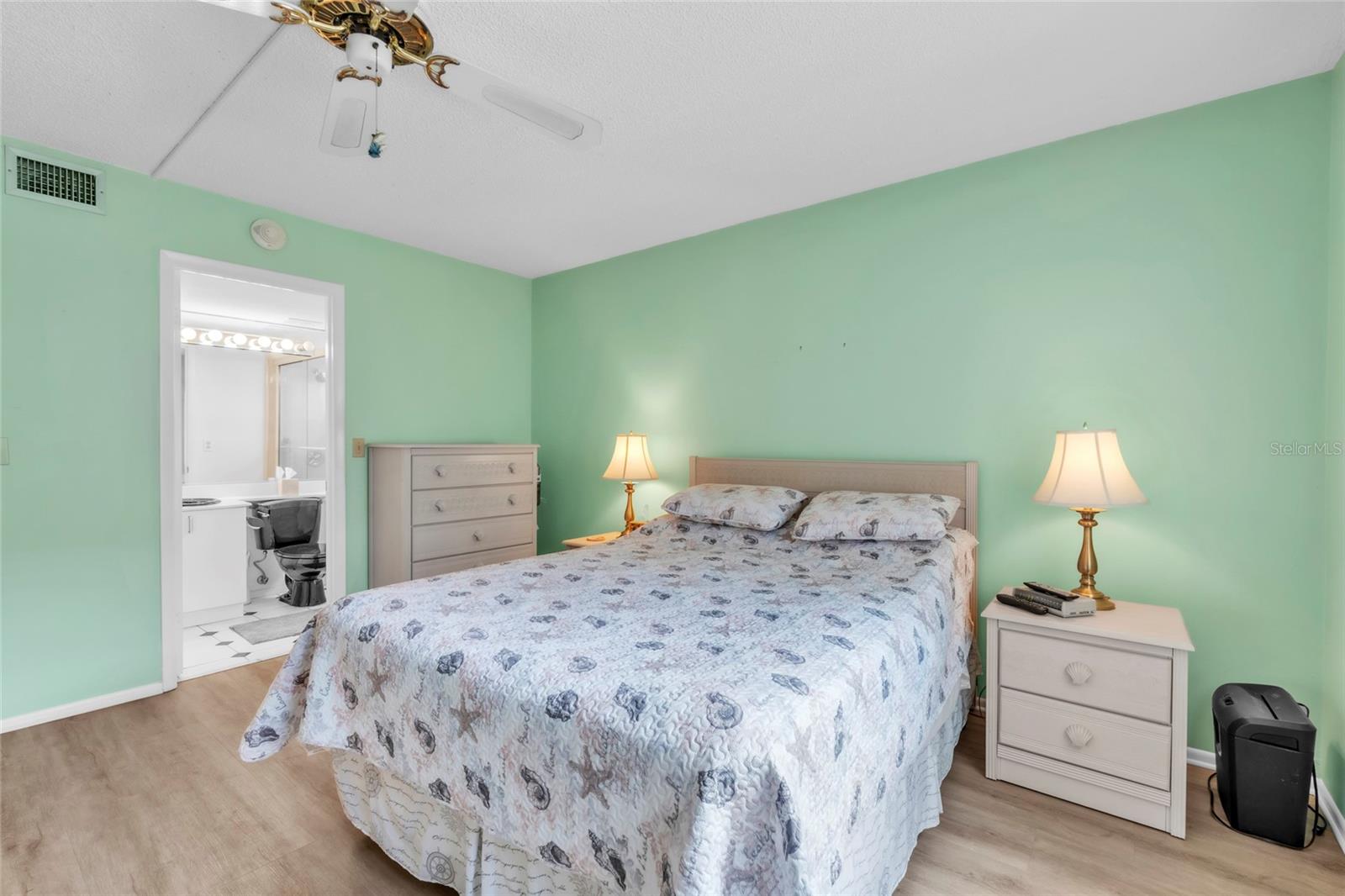 Image 21 of 35 For 1330 Glen Oaks Drive E 269d