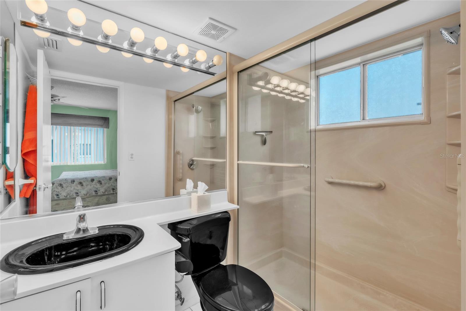 Image 22 of 35 For 1330 Glen Oaks Drive E 269d
