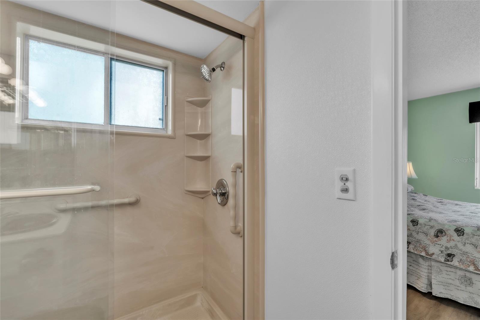 Image 23 of 35 For 1330 Glen Oaks Drive E 269d