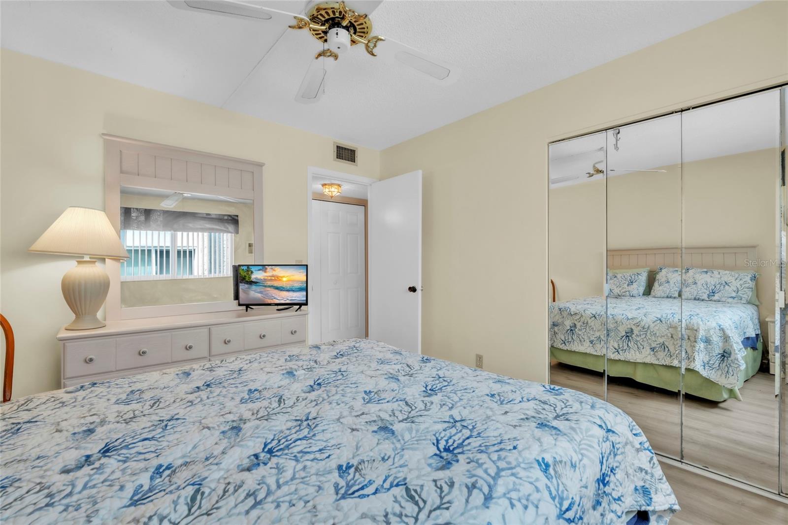 Image 25 of 35 For 1330 Glen Oaks Drive E 269d
