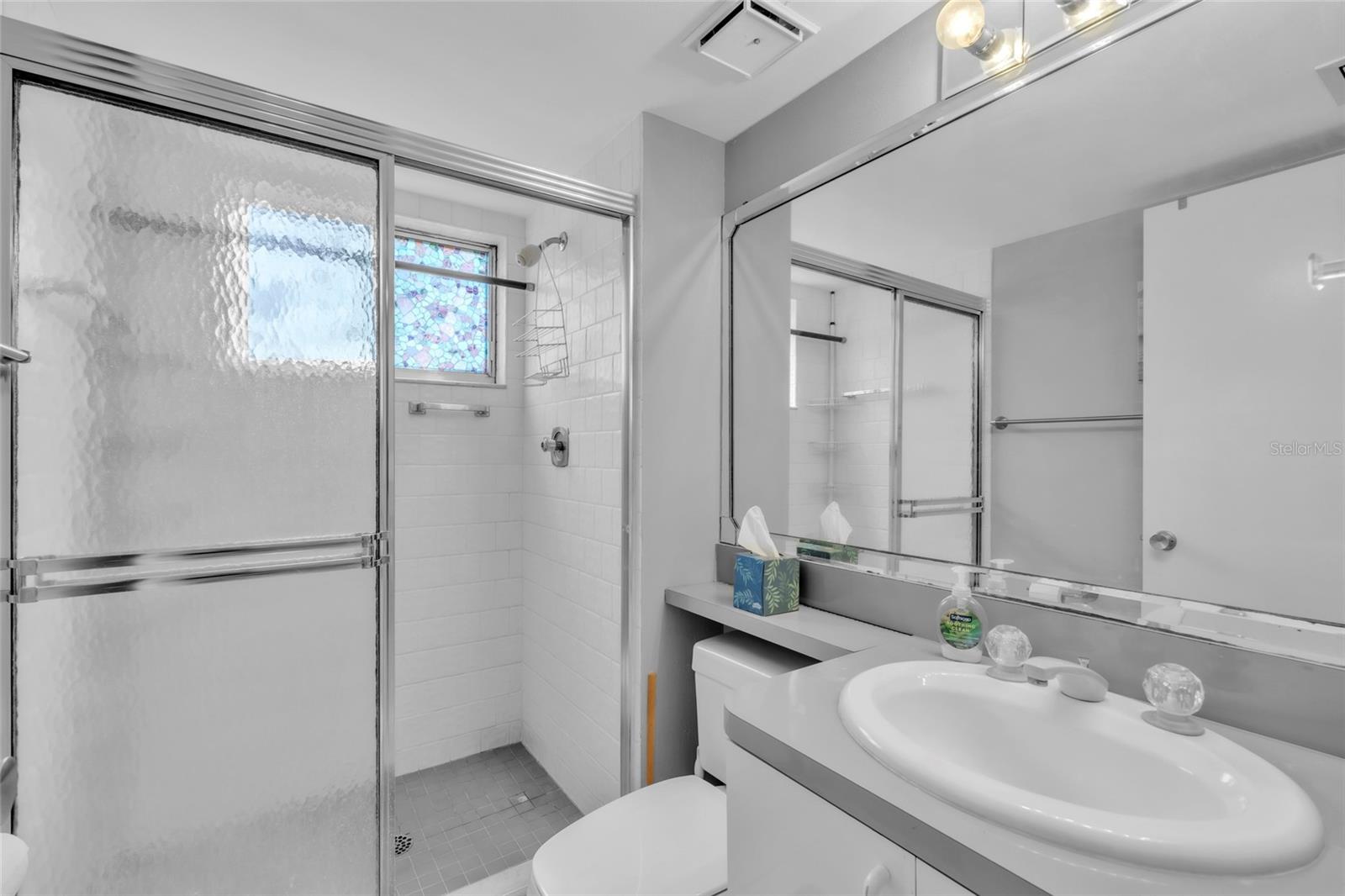 Image 26 of 35 For 1330 Glen Oaks Drive E 269d
