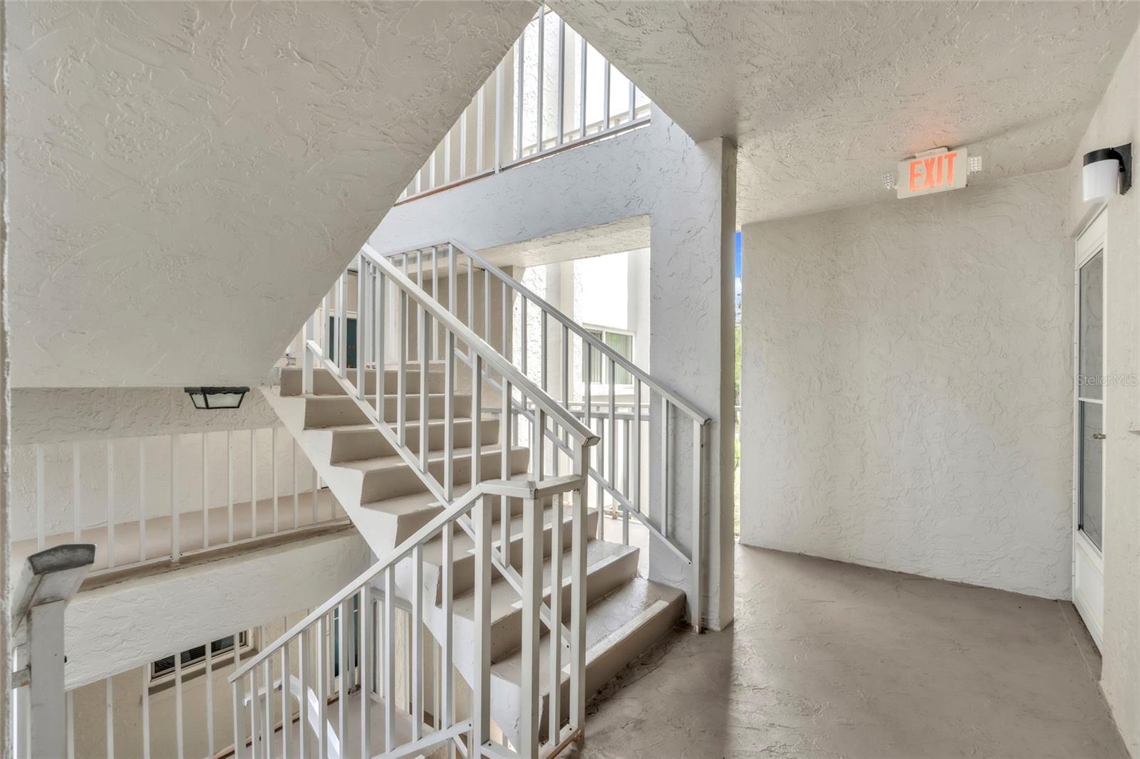 Image 31 of 35 For 1330 Glen Oaks Drive E 269d