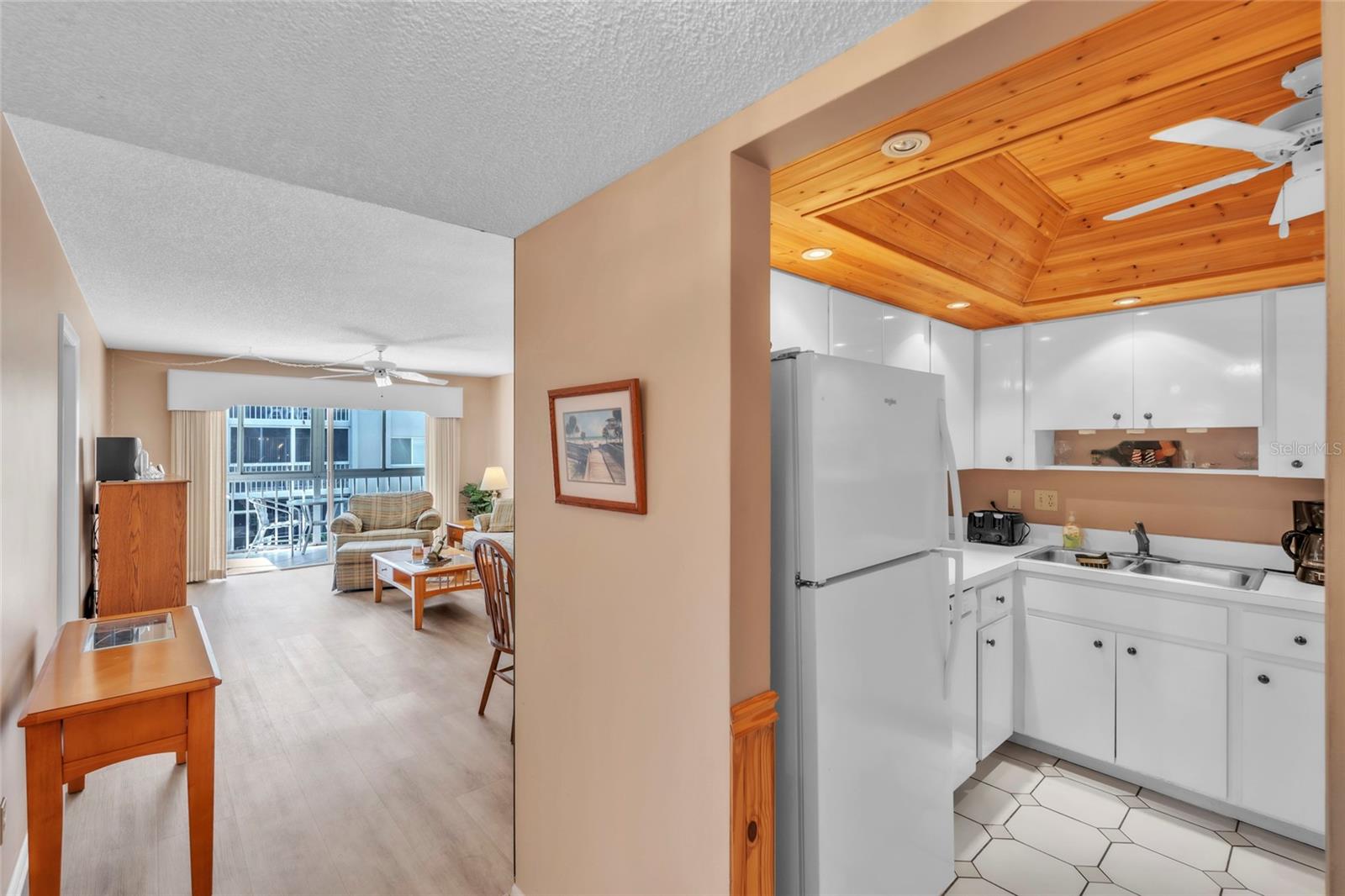 Image 4 of 35 For 1330 Glen Oaks Drive E 269d