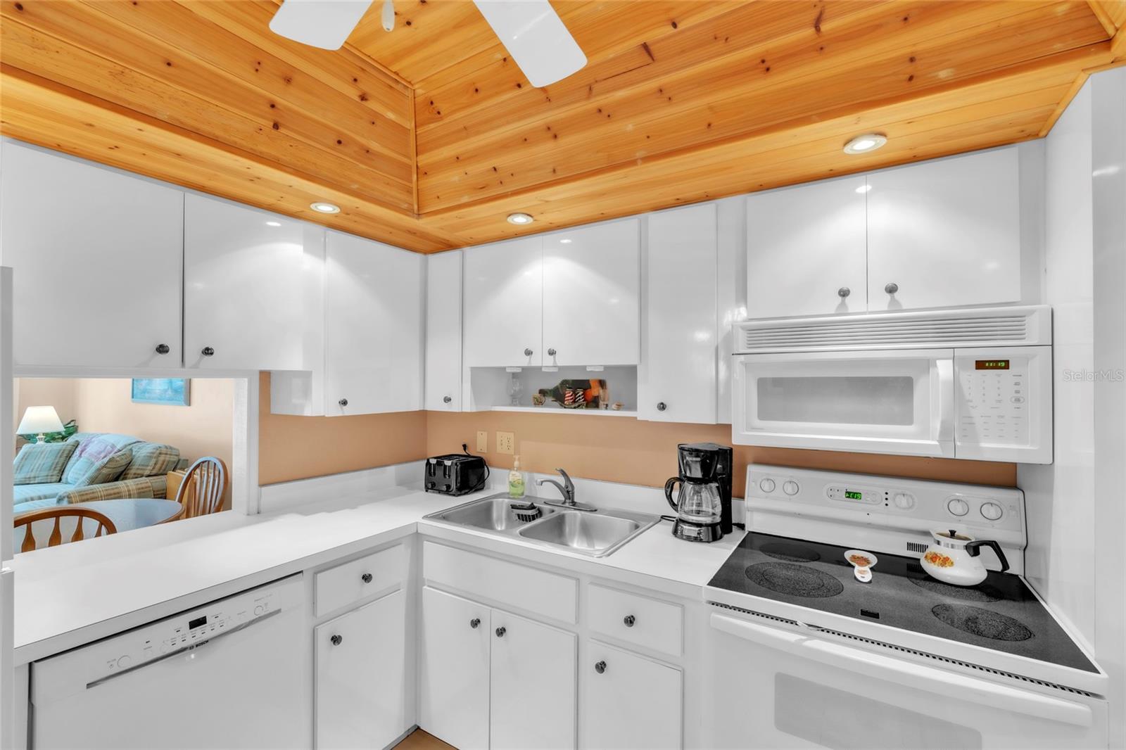 Image 6 of 35 For 1330 Glen Oaks Drive E 269d