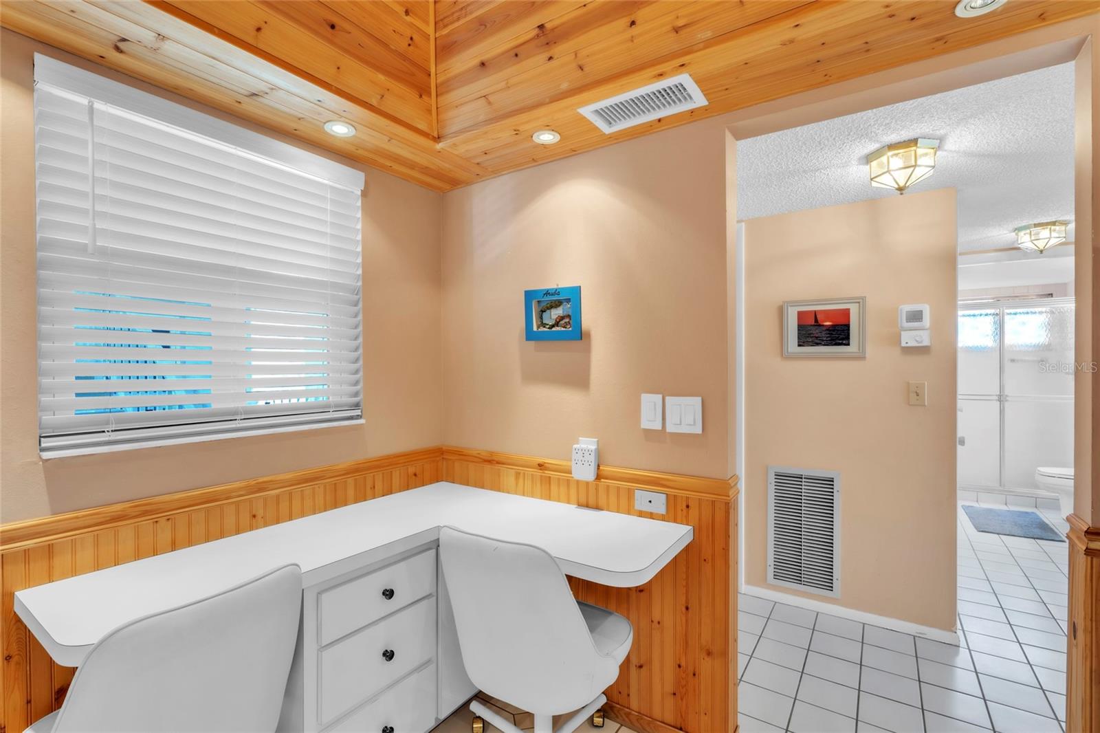 Image 7 of 35 For 1330 Glen Oaks Drive E 269d