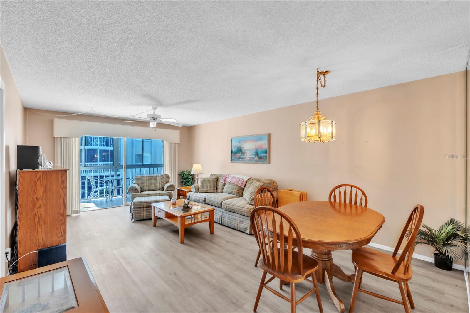 Image 9 of 35 For 1330 Glen Oaks Drive E 269d