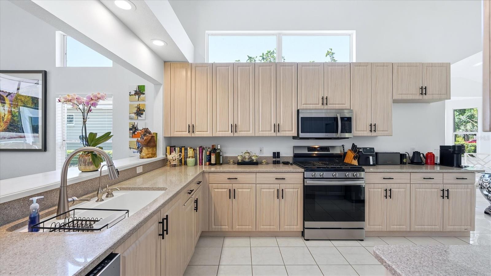 Image 13 of 73 For 8009 Hampton Court