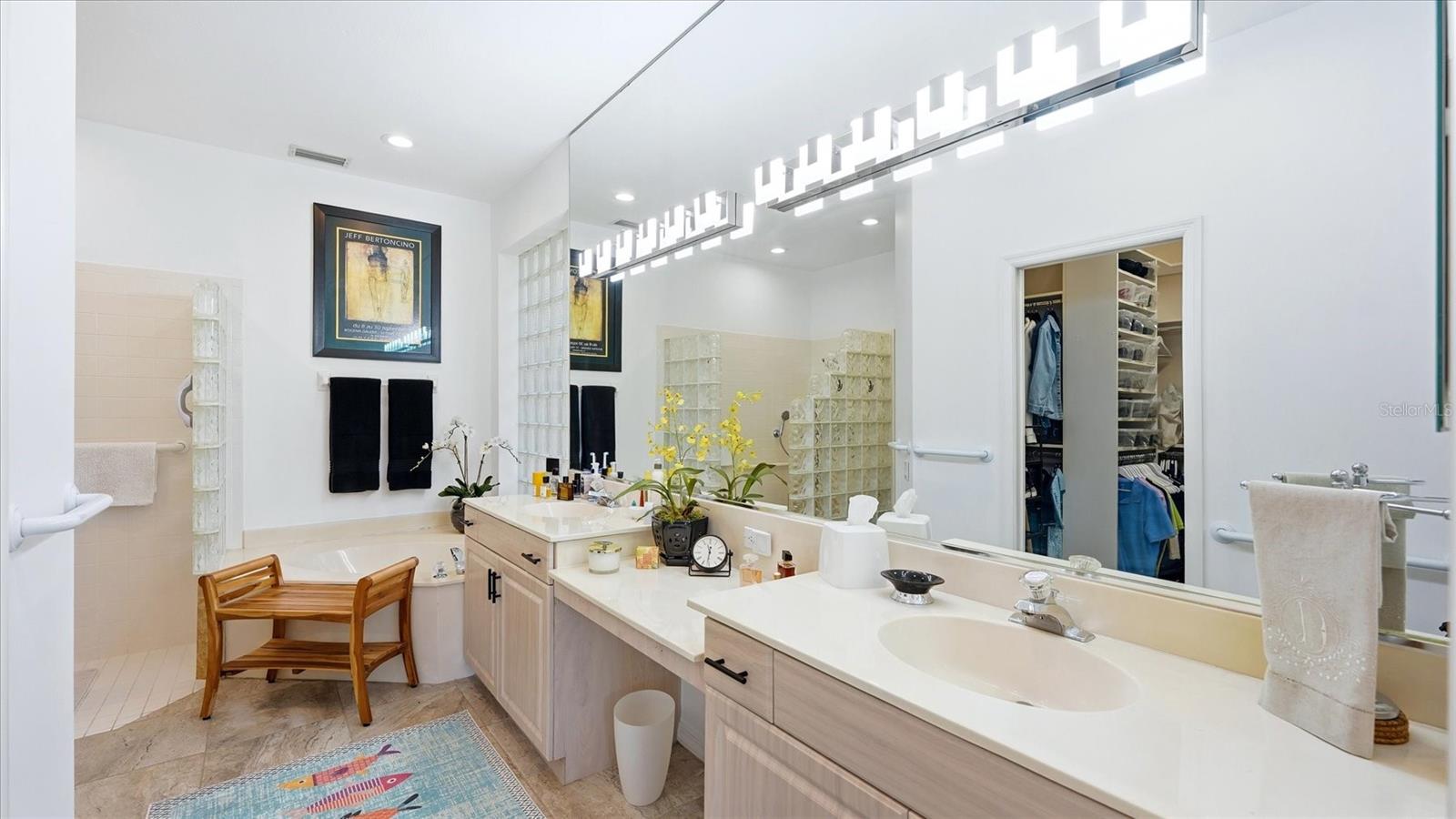 Image 19 of 73 For 8009 Hampton Court