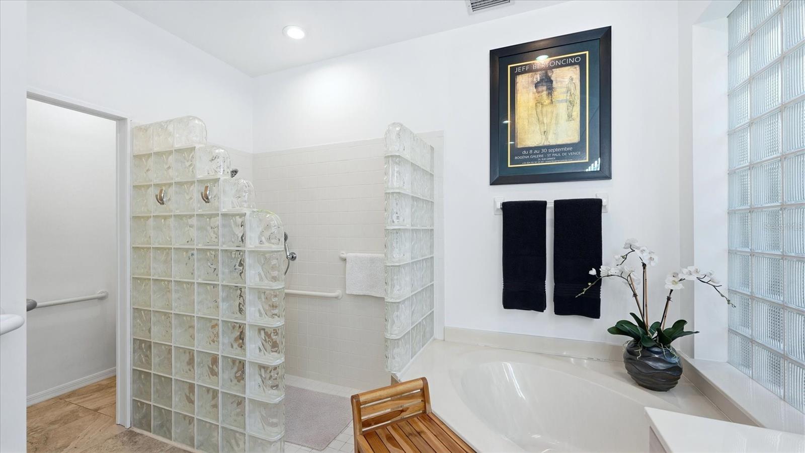 Image 20 of 73 For 8009 Hampton Court