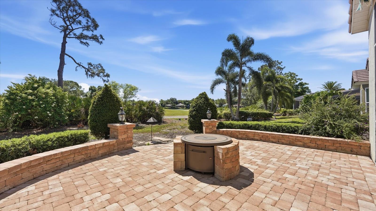 Image 29 of 73 For 8009 Hampton Court