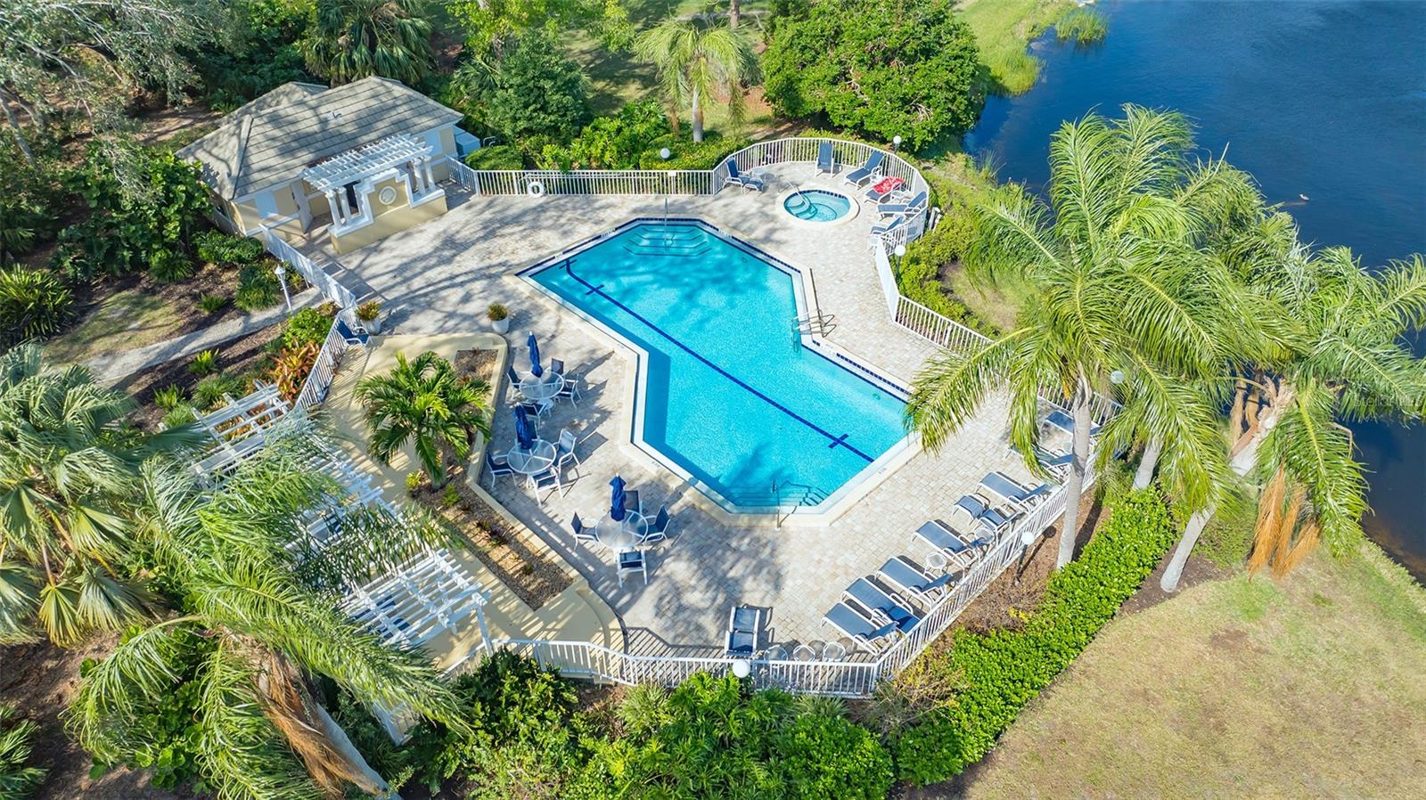 Image 36 of 73 For 8009 Hampton Court