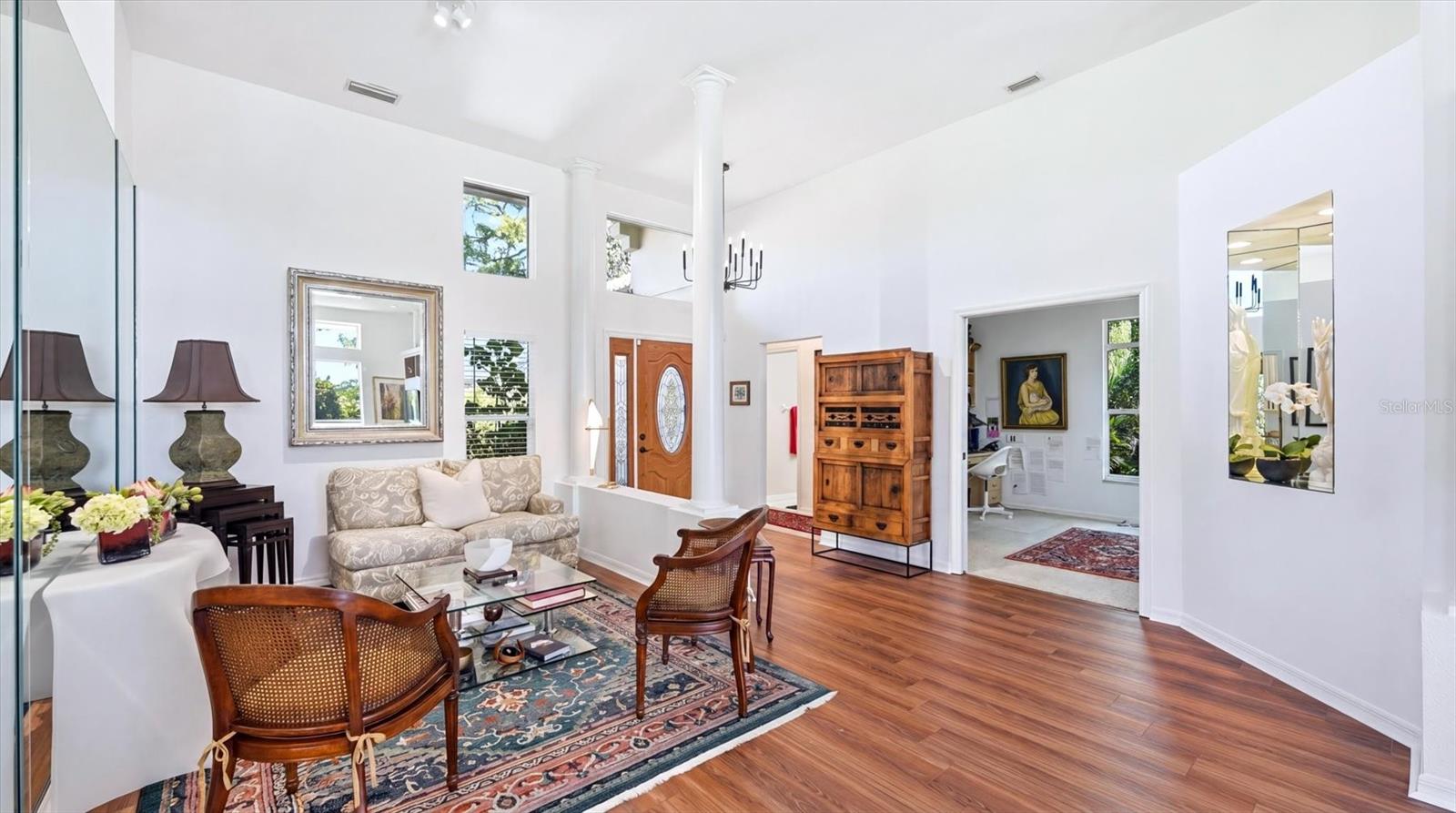 Image 5 of 73 For 8009 Hampton Court