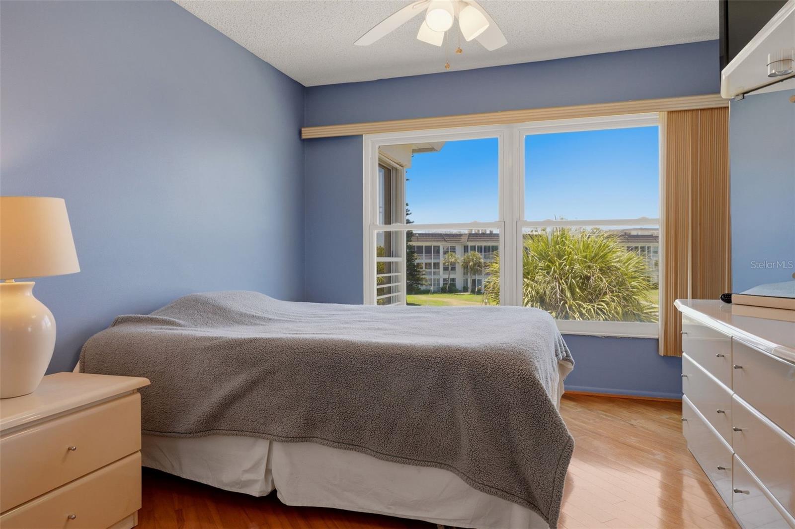 Image 11 of 33 For 4400 Exeter Drive 305