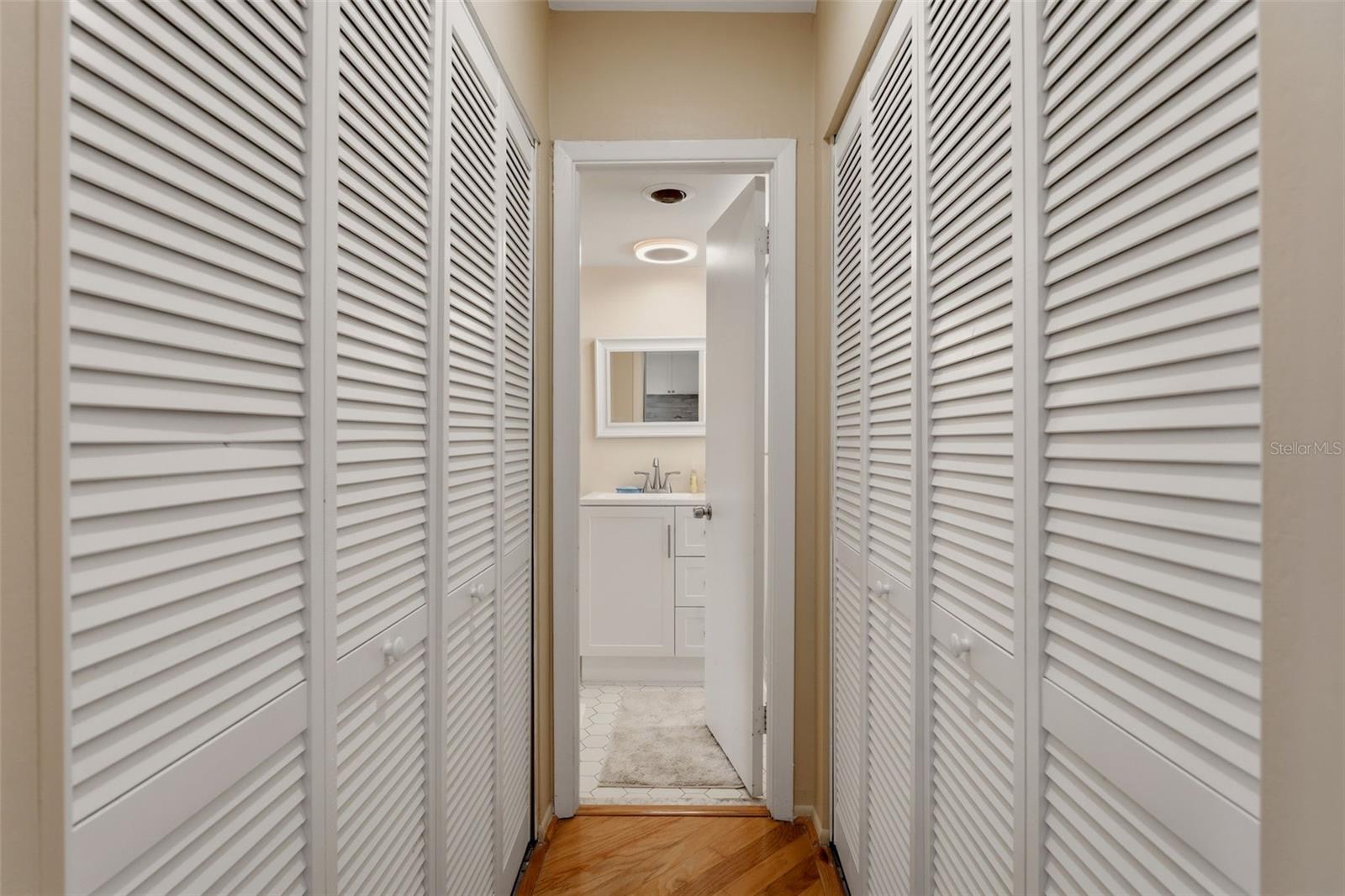 Image 17 of 33 For 4400 Exeter Drive 305