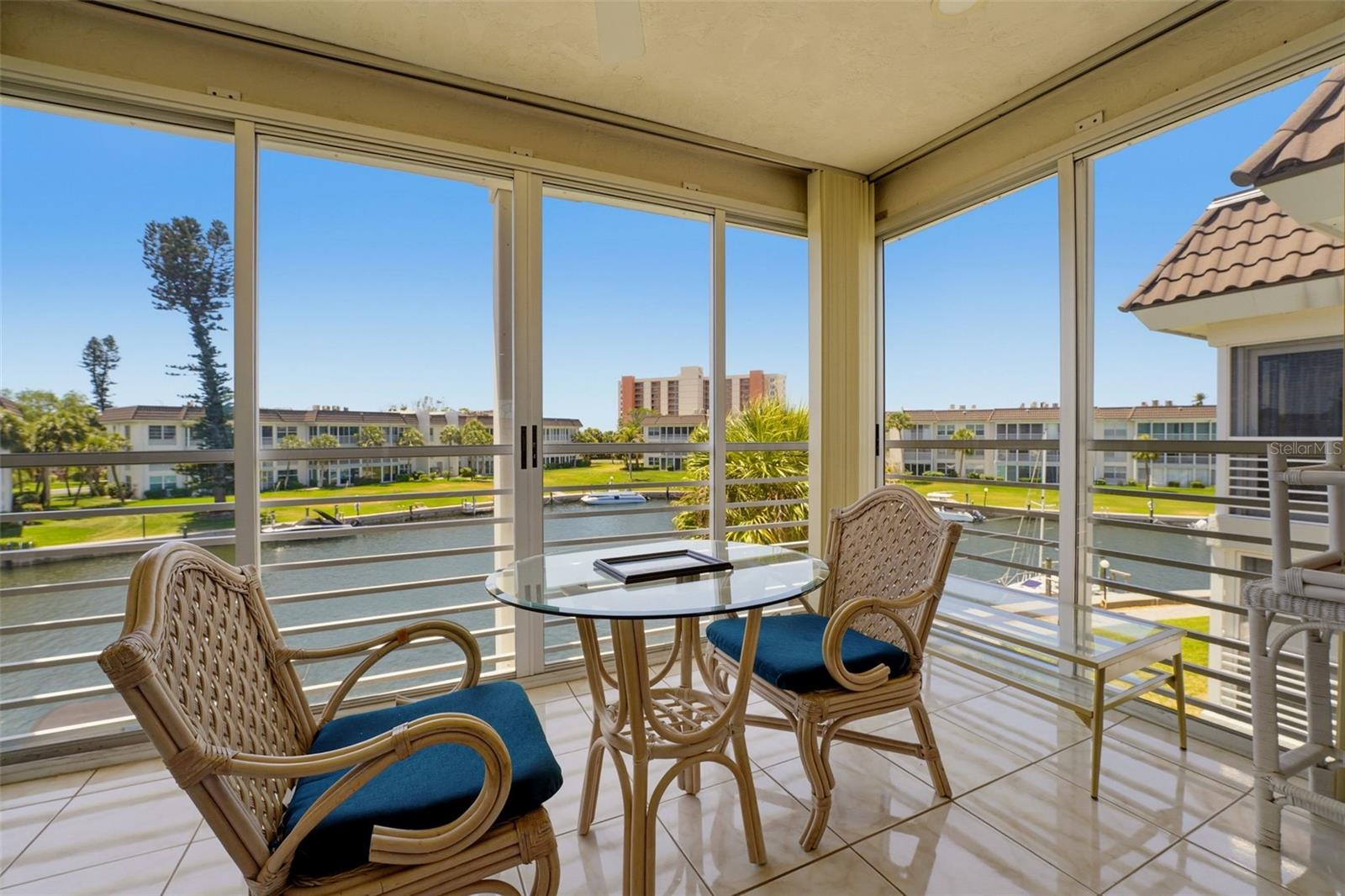 Image 19 of 33 For 4400 Exeter Drive 305