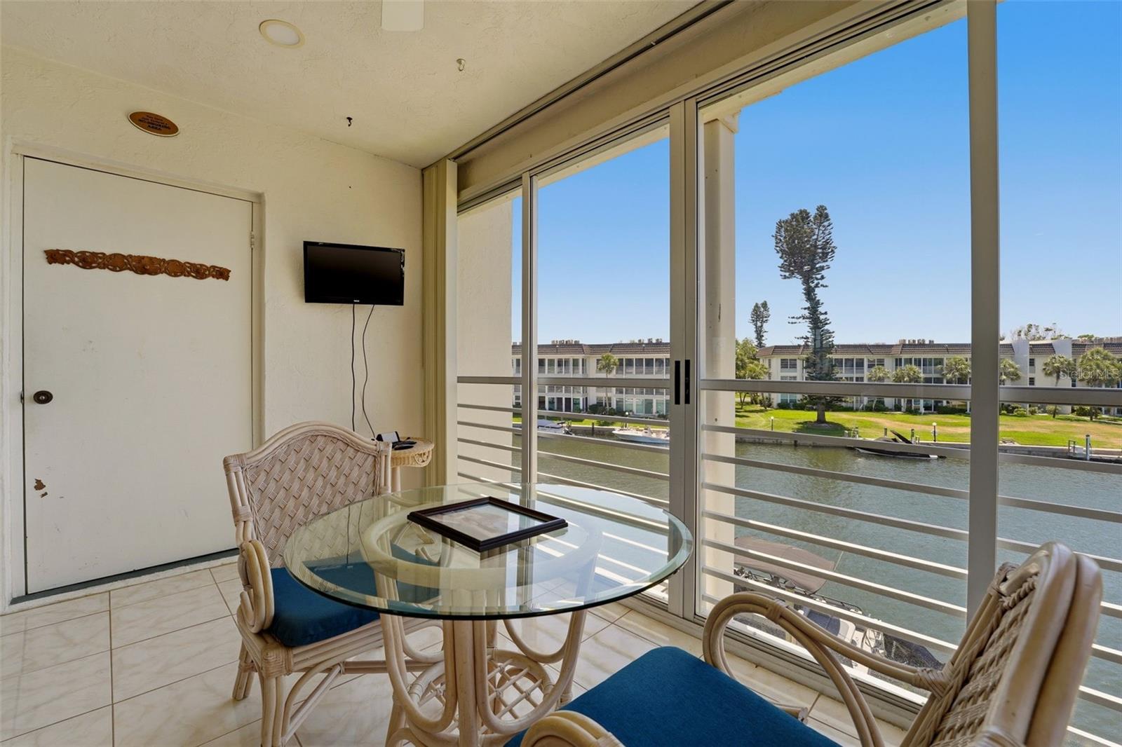 Image 20 of 33 For 4400 Exeter Drive 305