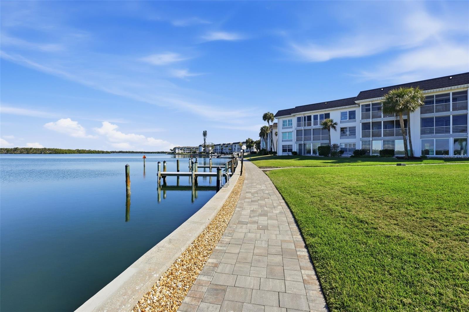 Image 23 of 33 For 4400 Exeter Drive 305