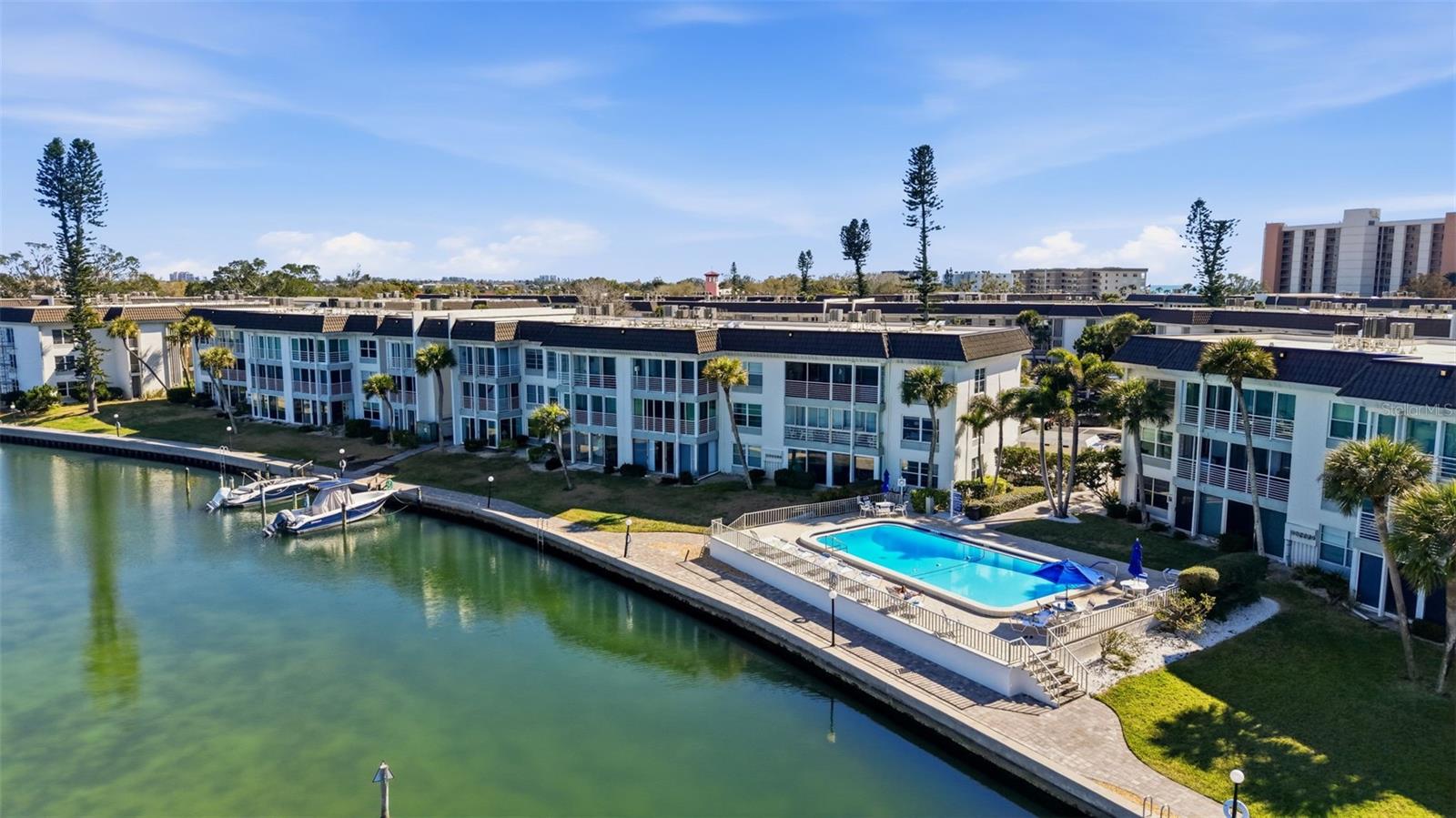 Image 29 of 33 For 4400 Exeter Drive 305