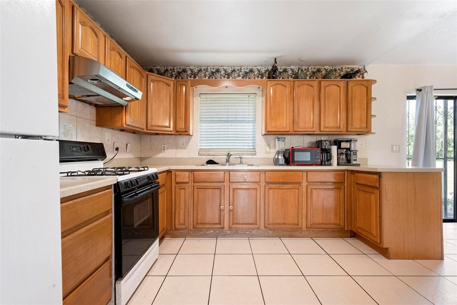 Image 20 of 41 For 3092 Golfview Drive