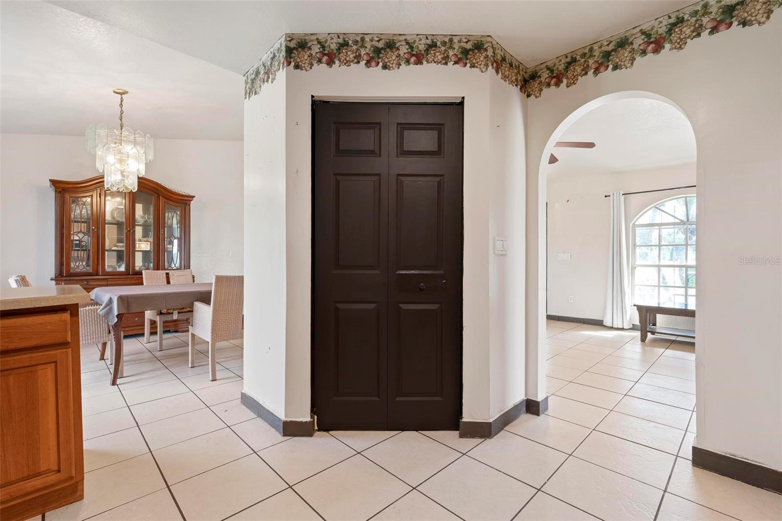 Image 21 of 41 For 3092 Golfview Drive