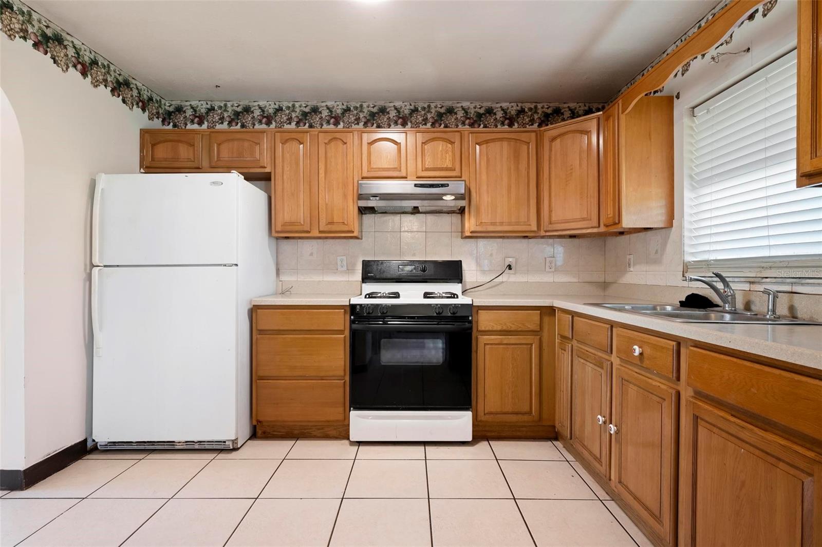 Image 22 of 41 For 3092 Golfview Drive