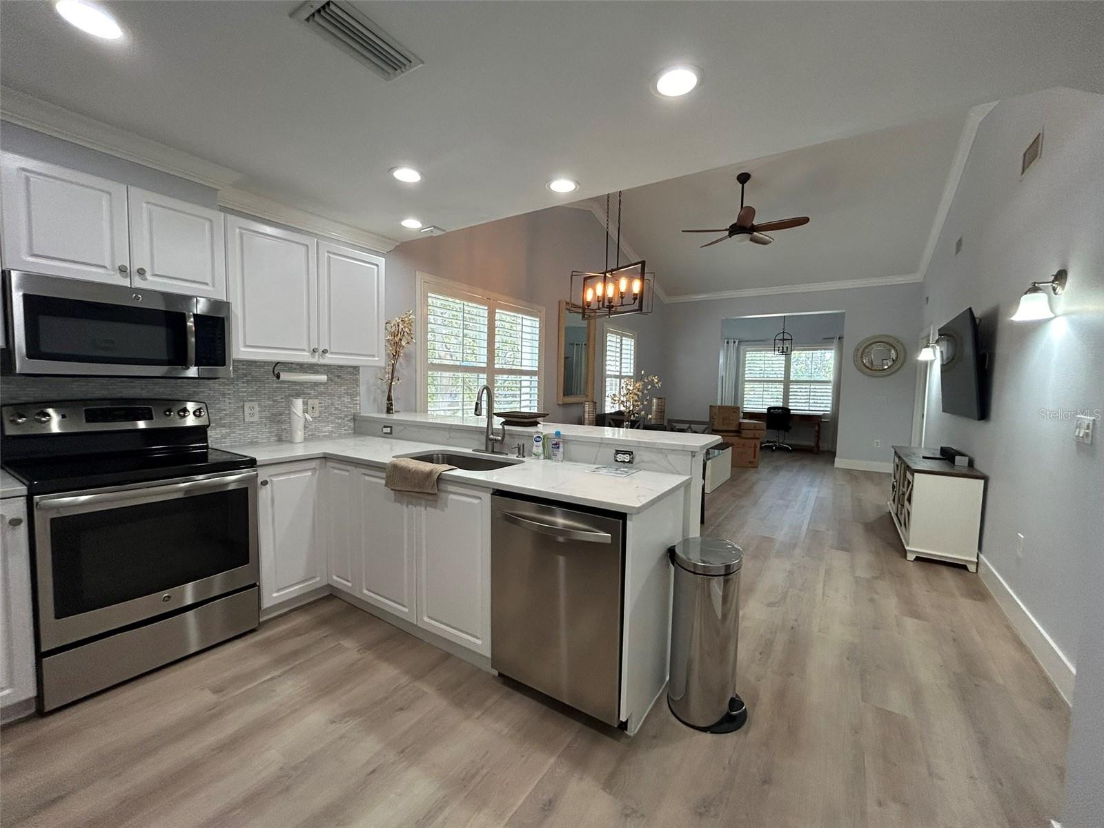 Image 10 of 35 For 3702 54th Drive W 204