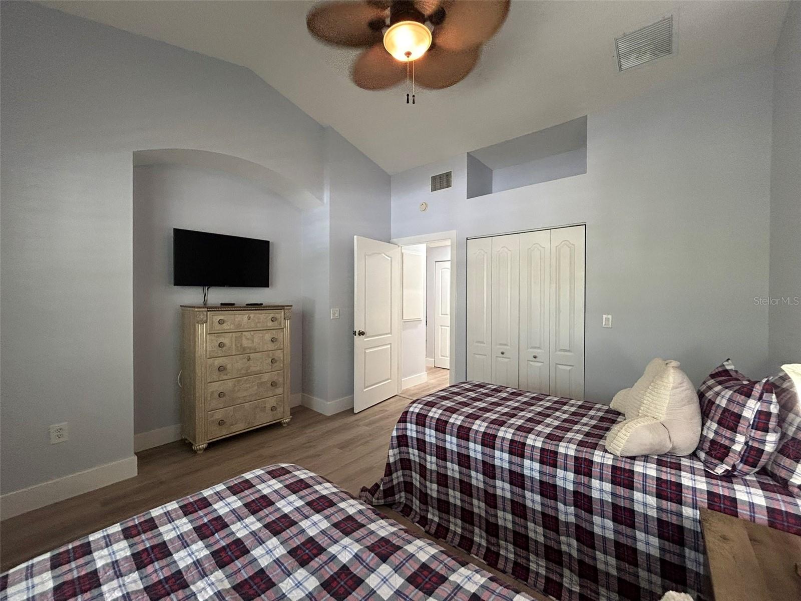 Image 17 of 35 For 3702 54th Drive W 204