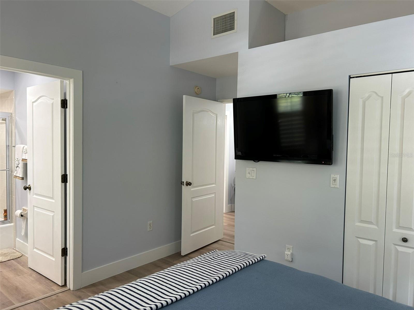 Image 25 of 35 For 3702 54th Drive W 204