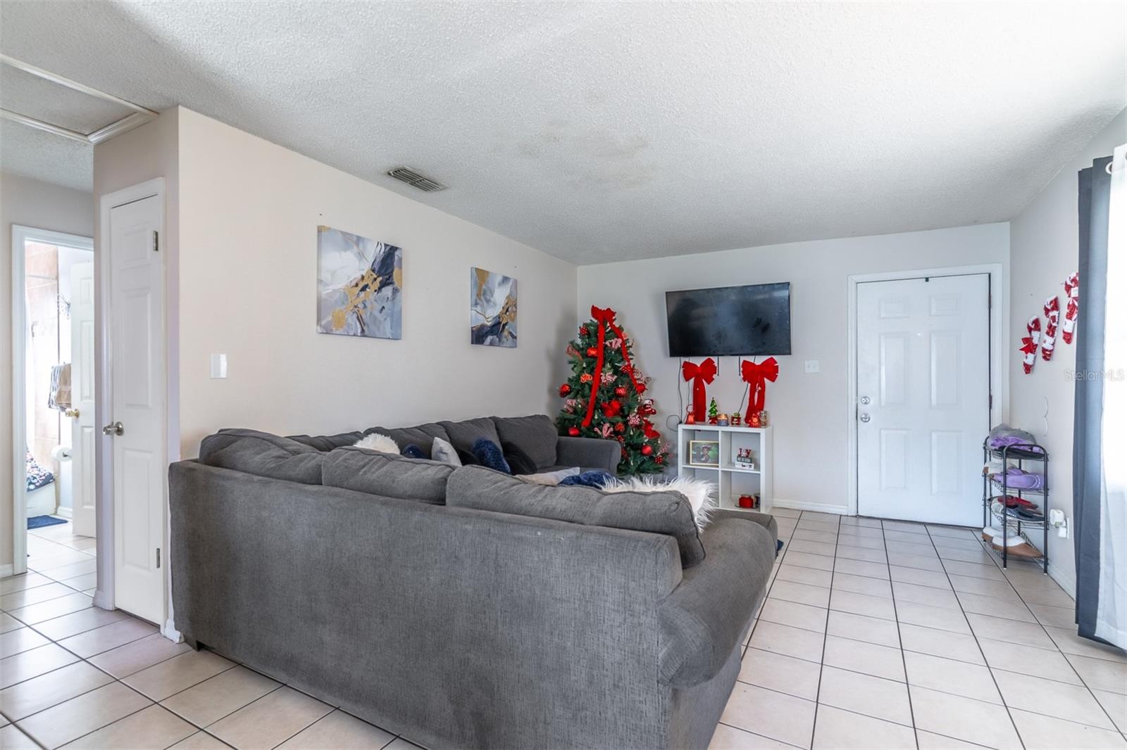 Image 3 of 25 For 2433 Chase Avenue