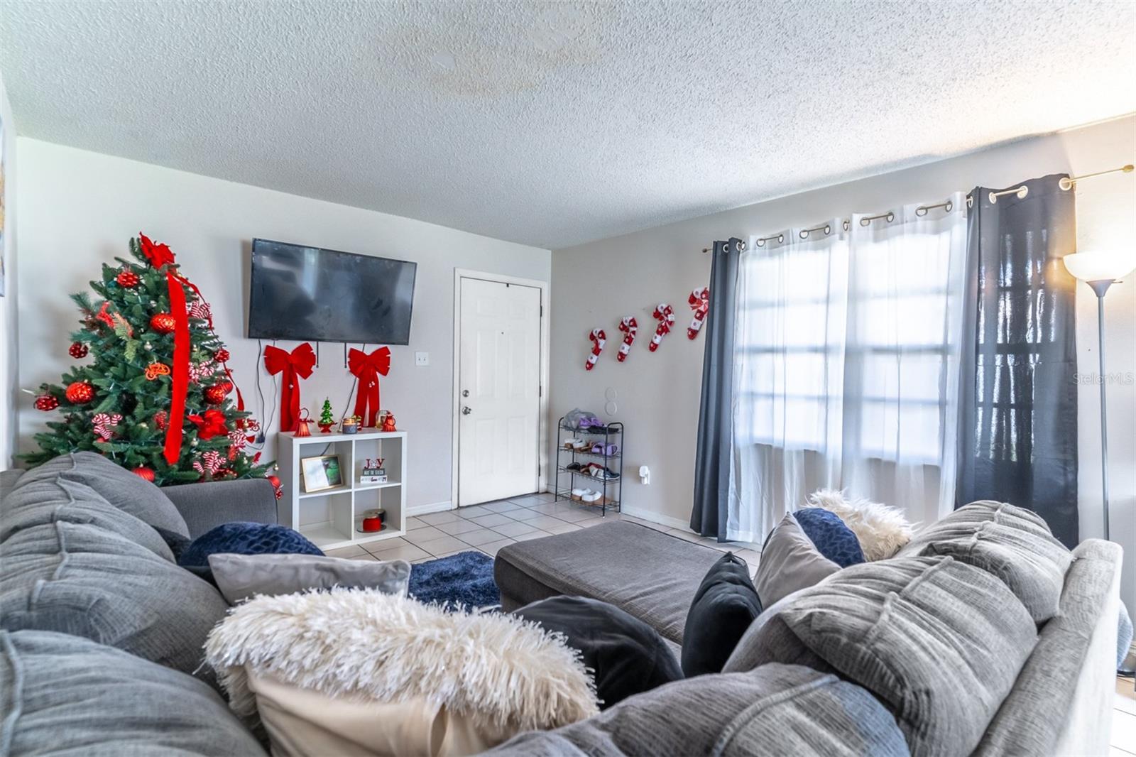 Image 4 of 25 For 2433 Chase Avenue