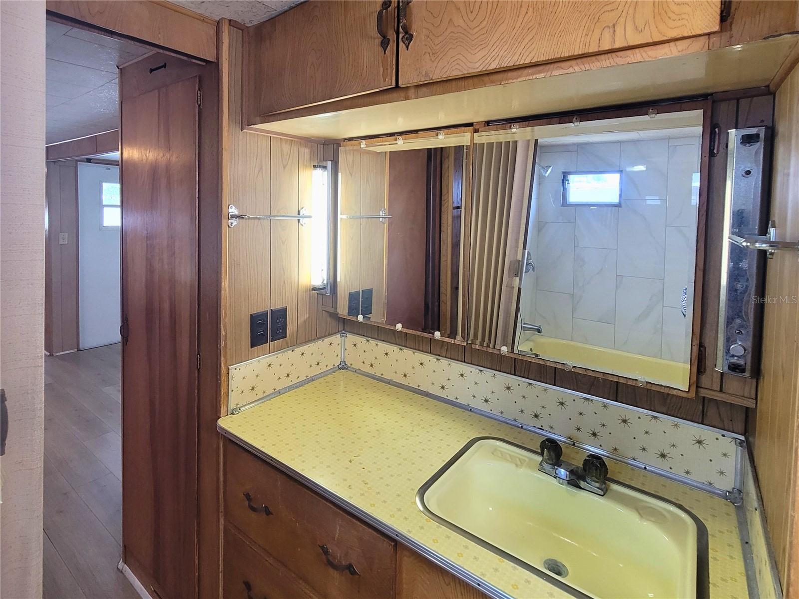 Image 18 of 20 For 522 49th Avenue W