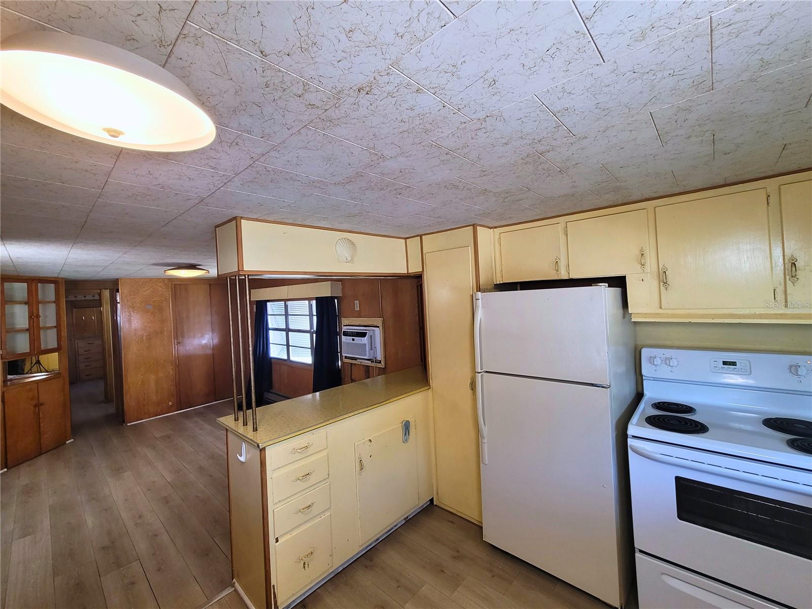 Image 2 of 20 For 522 49th Avenue W