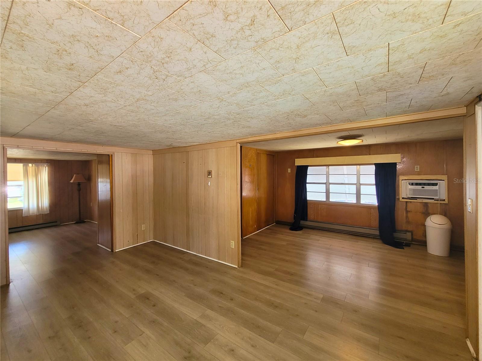 Image 3 of 20 For 522 49th Avenue W