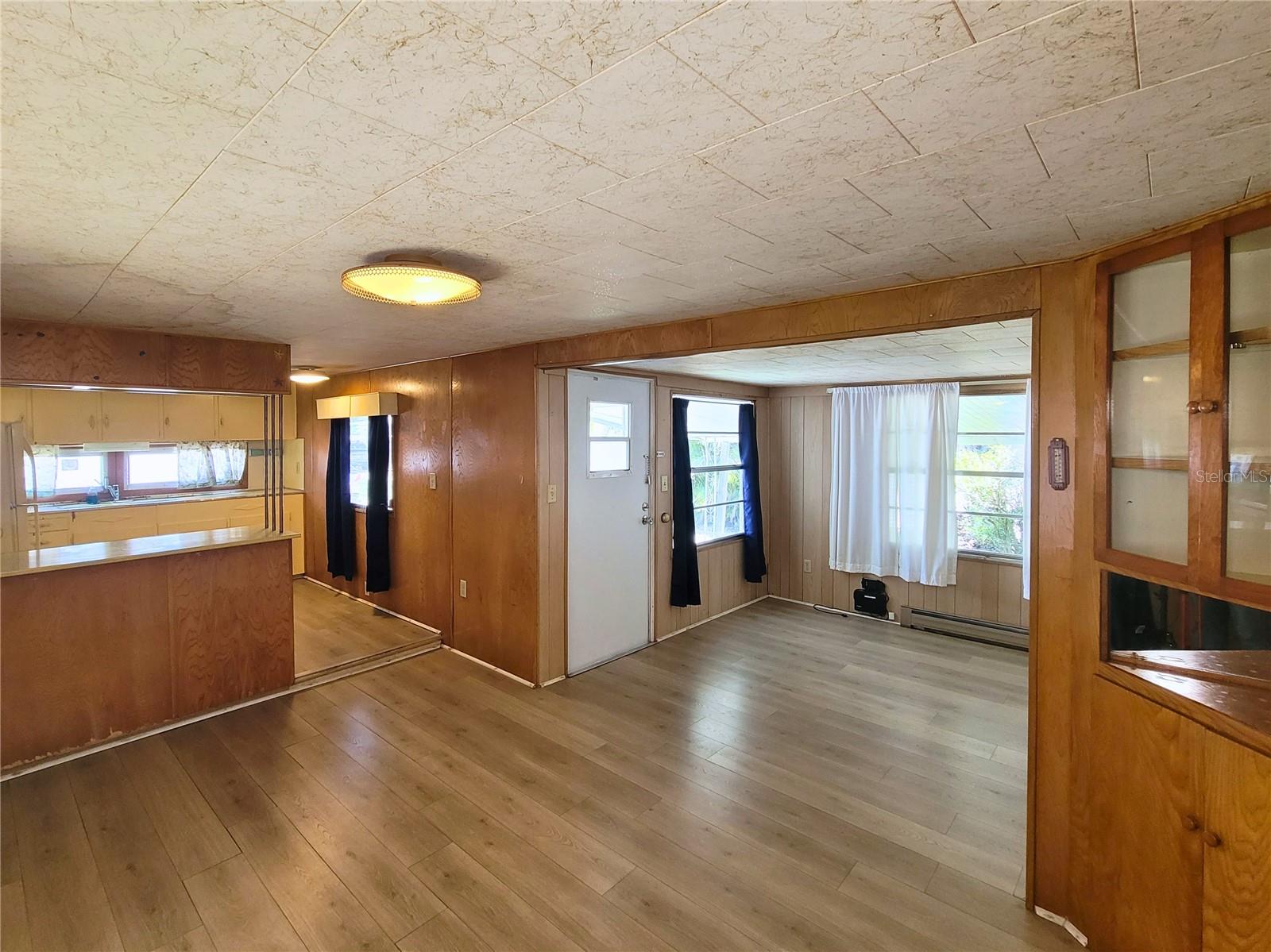 Image 8 of 20 For 522 49th Avenue W