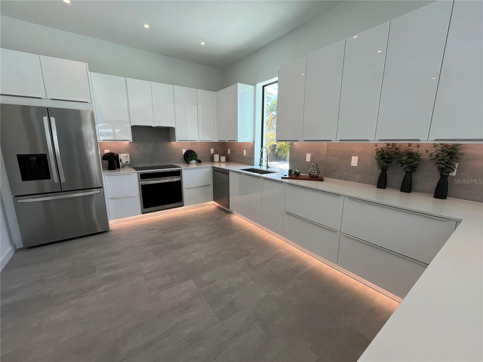 Image 10 of 51 For 2306 Valencia Drive