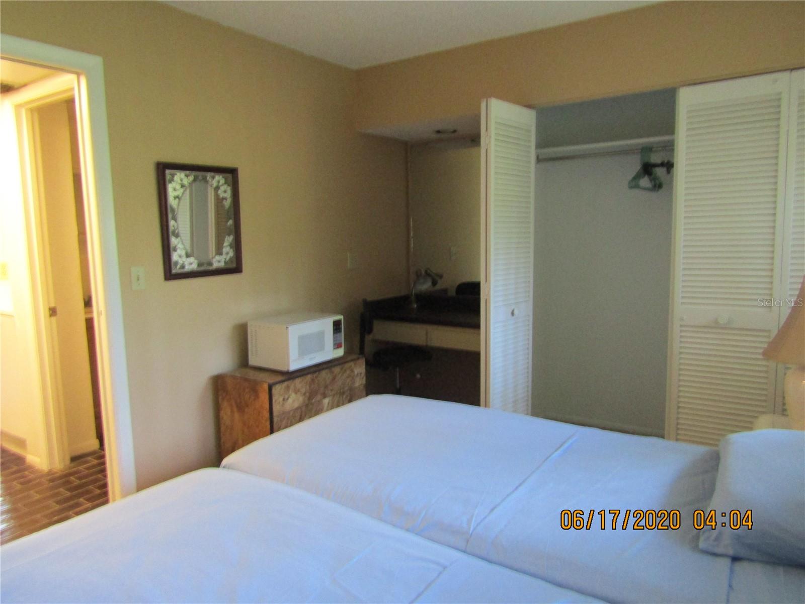 Listing photo id 8 for 3553 Longmeadow  27