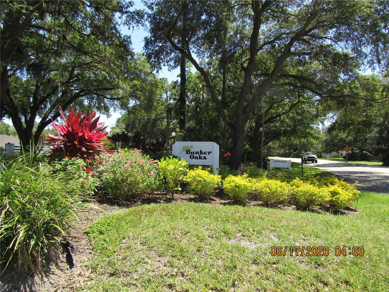 Listing photo id 0 for 3553 Longmeadow  27