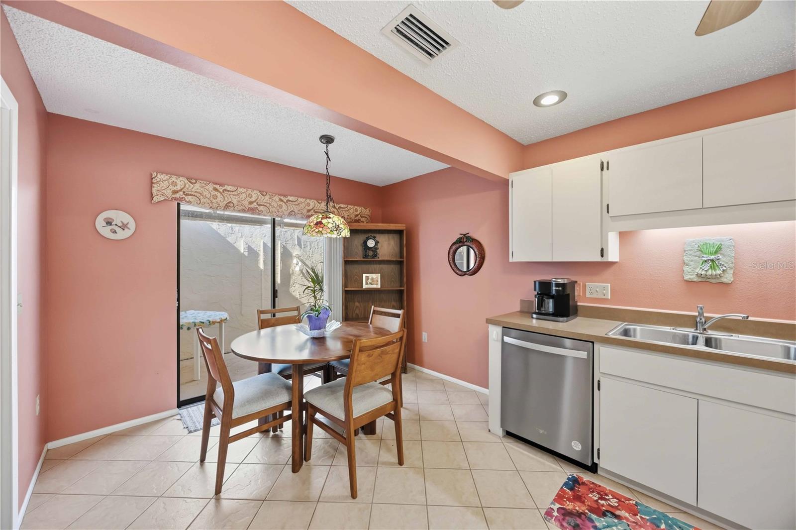 Image 10 of 51 For 38 Pebble Rock Drive