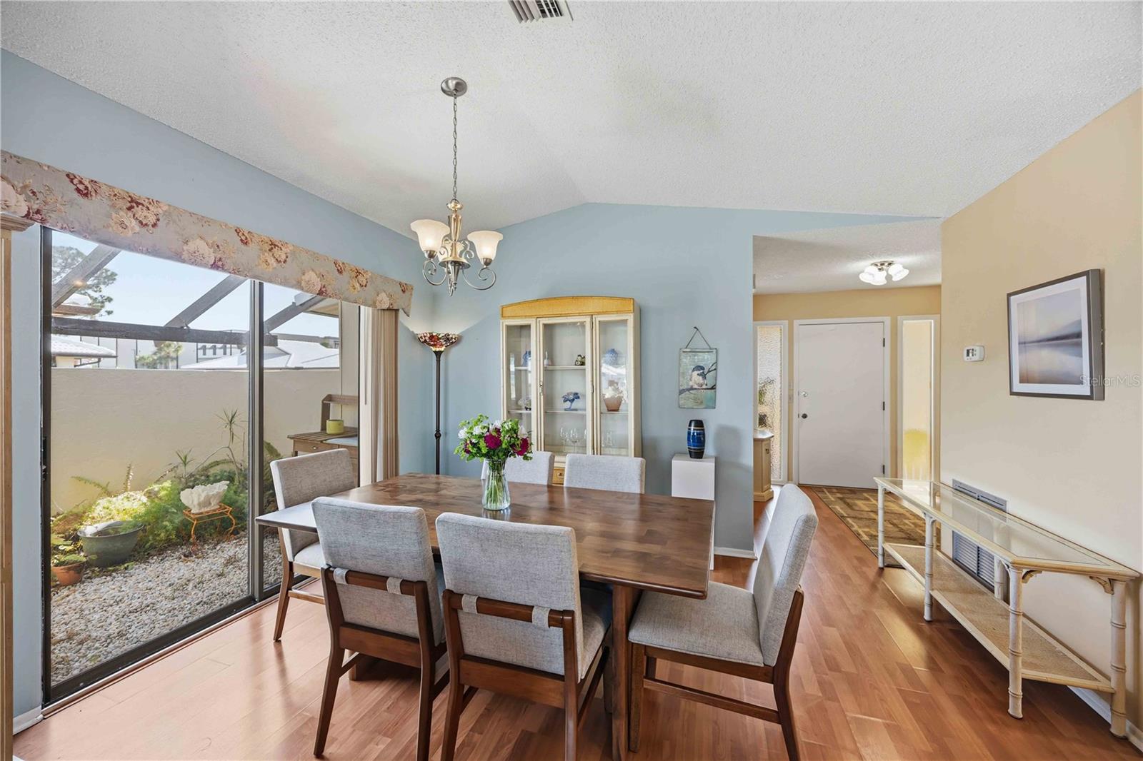 Image 4 of 51 For 38 Pebble Rock Drive