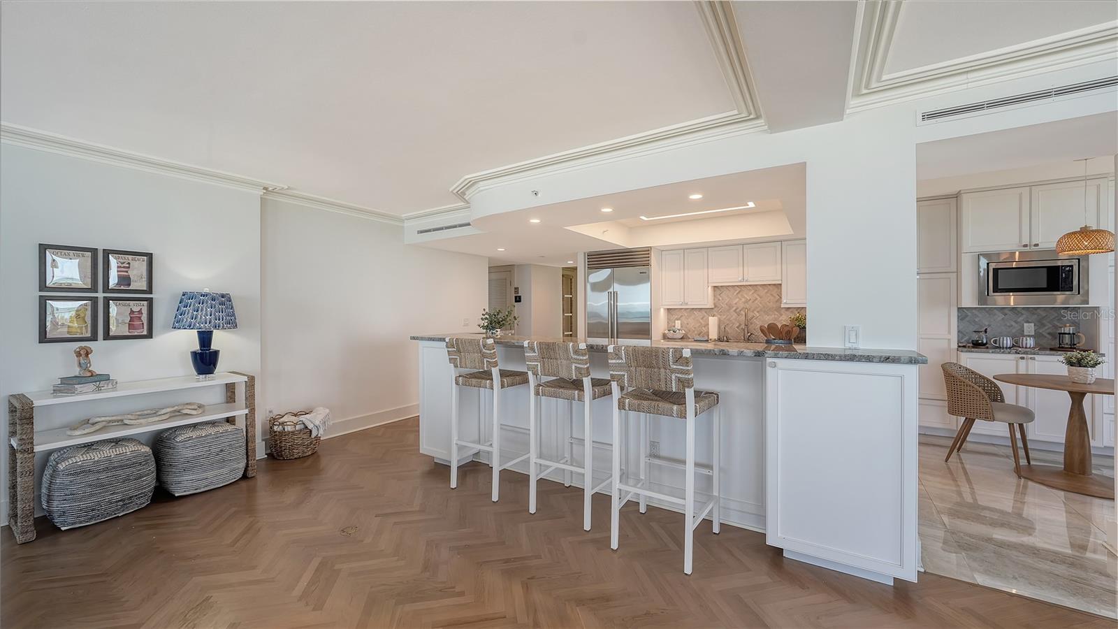 Image 18 of 50 For 775 Longboat Club Road 408