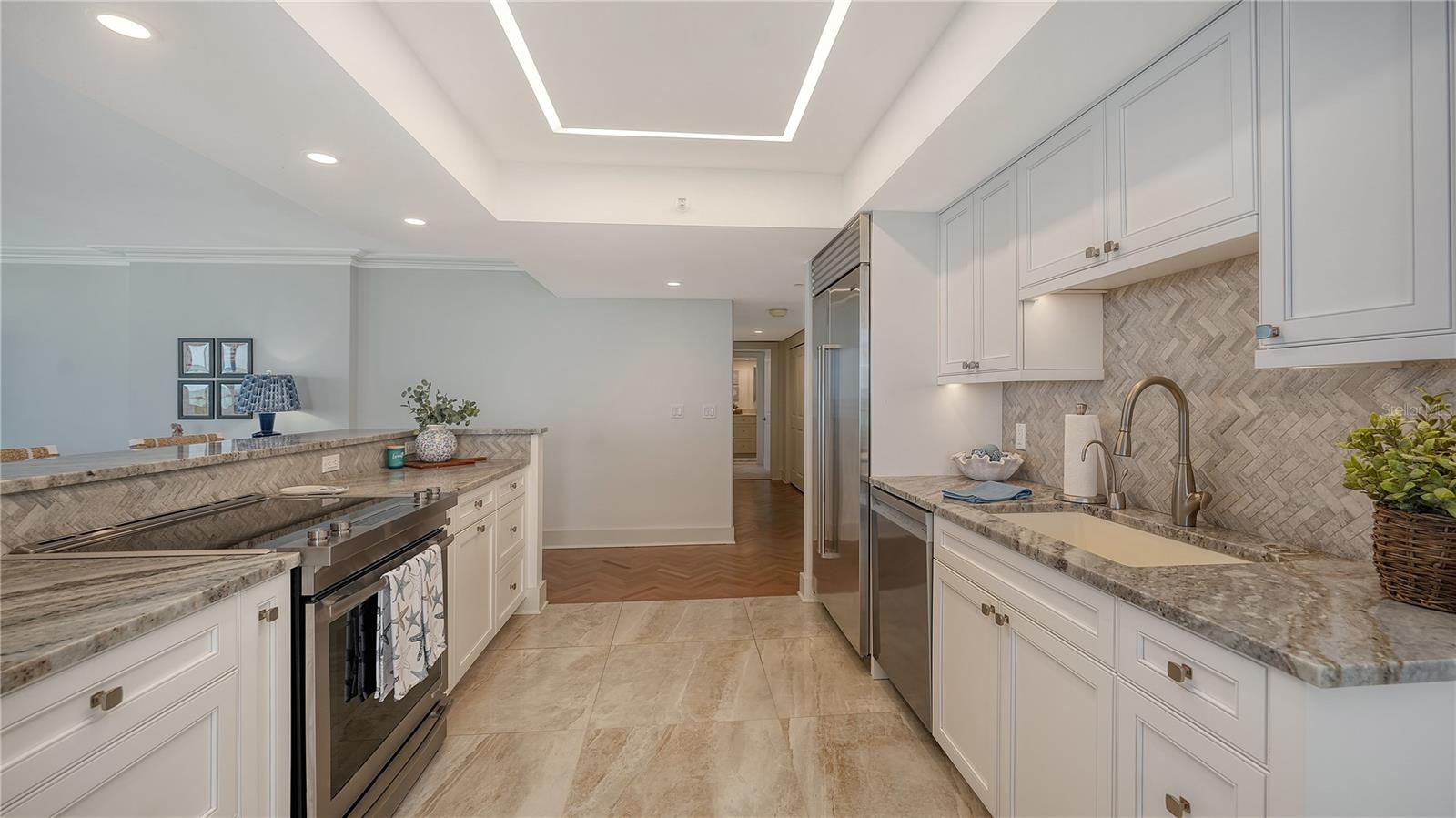 Image 20 of 50 For 775 Longboat Club Road 408