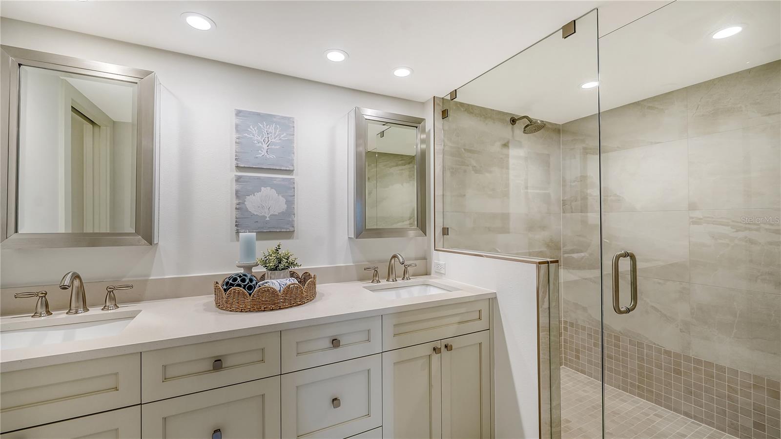 Image 29 of 50 For 775 Longboat Club Road 408