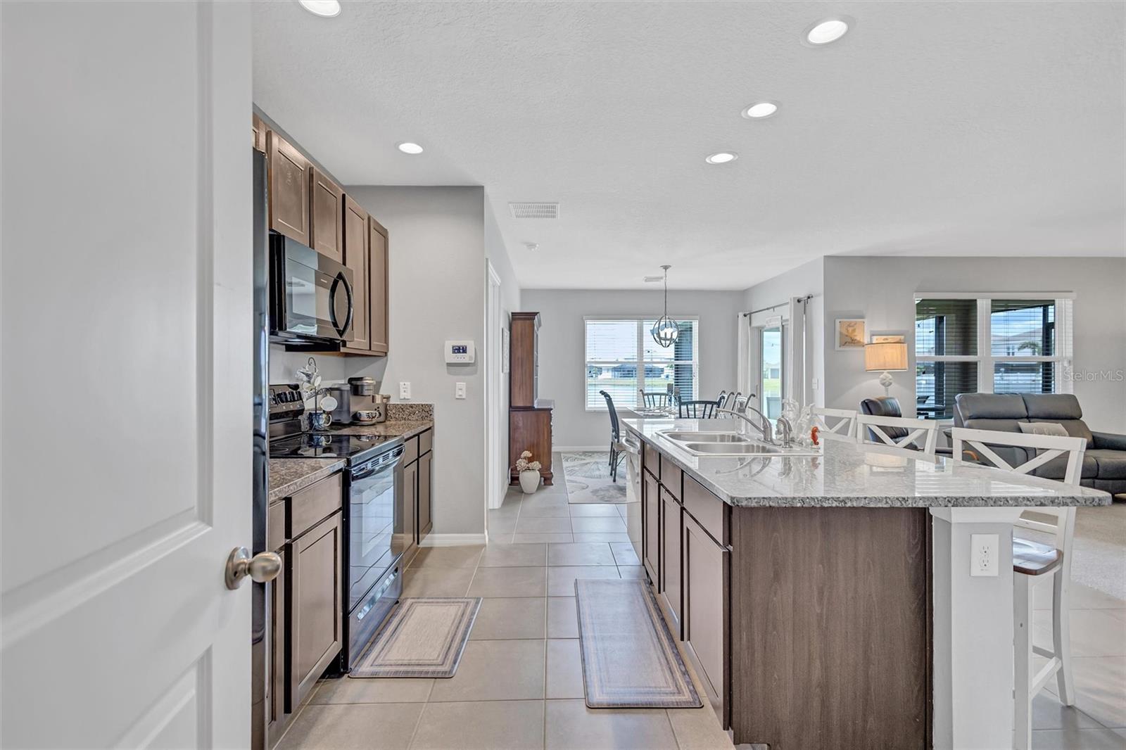Image 14 of 56 For 14987 Flowing Gold Drive