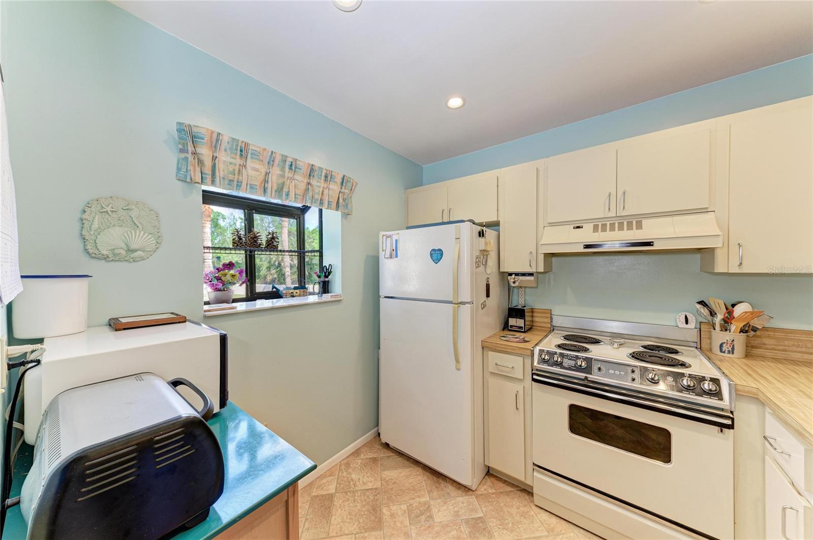 Image 10 of 32 For 5685 Gardens Drive 5685