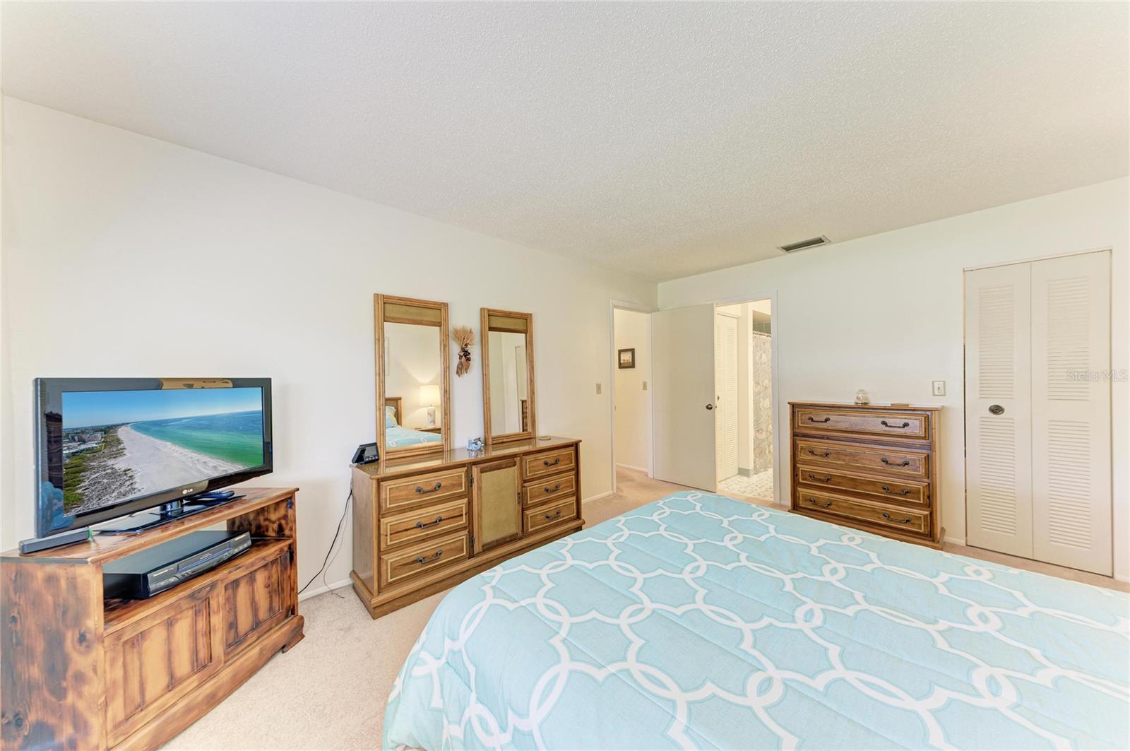 Image 16 of 32 For 5685 Gardens Drive 5685