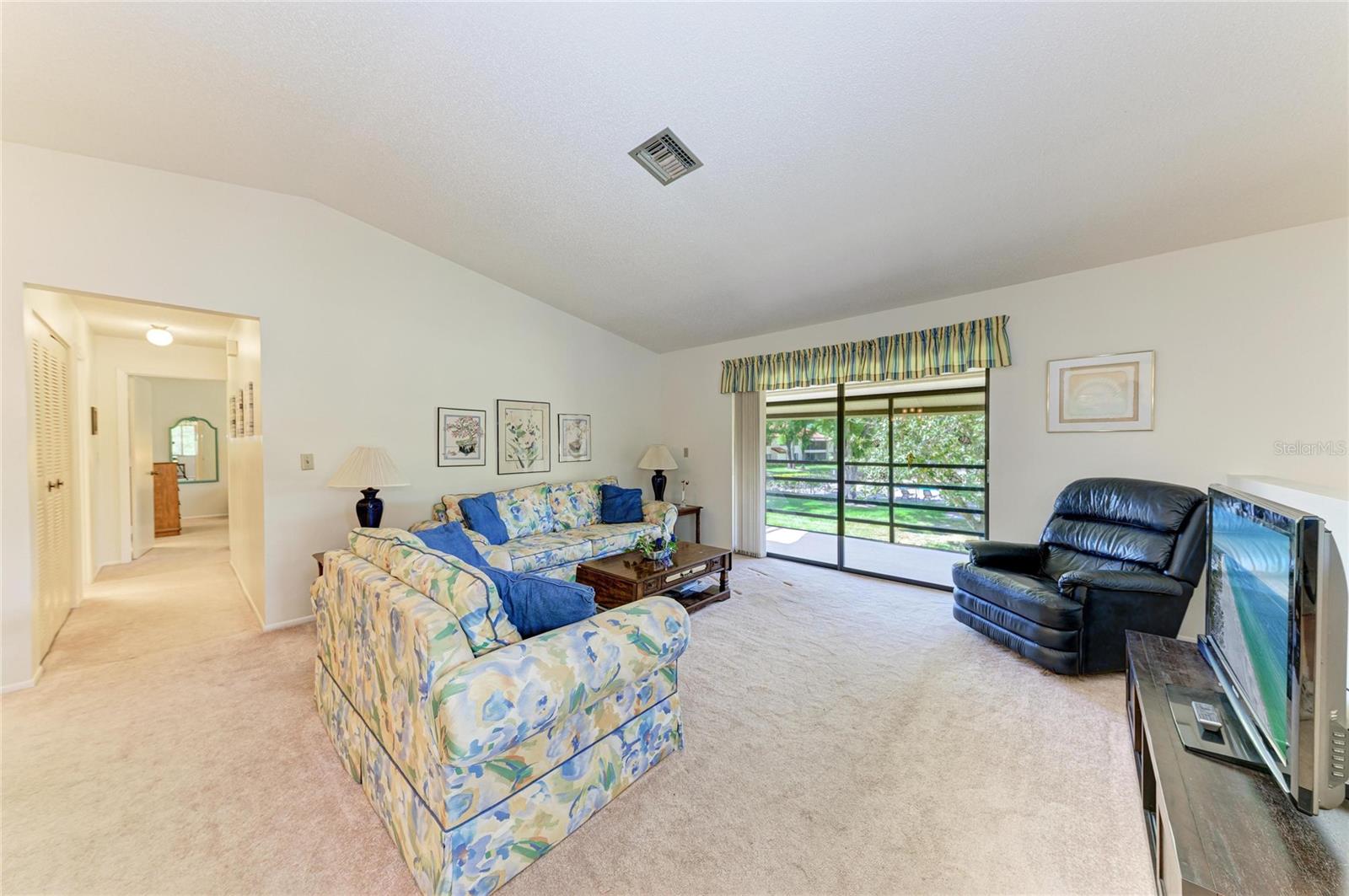 Image 4 of 32 For 5685 Gardens Drive 5685