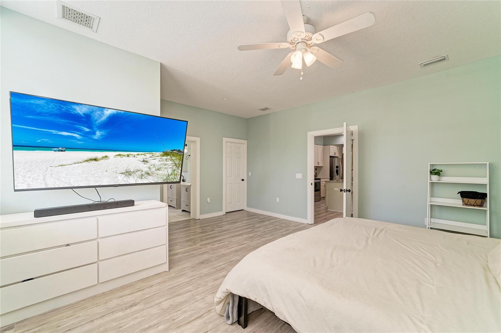 Image 11 of 25 For 1609 17th Street W