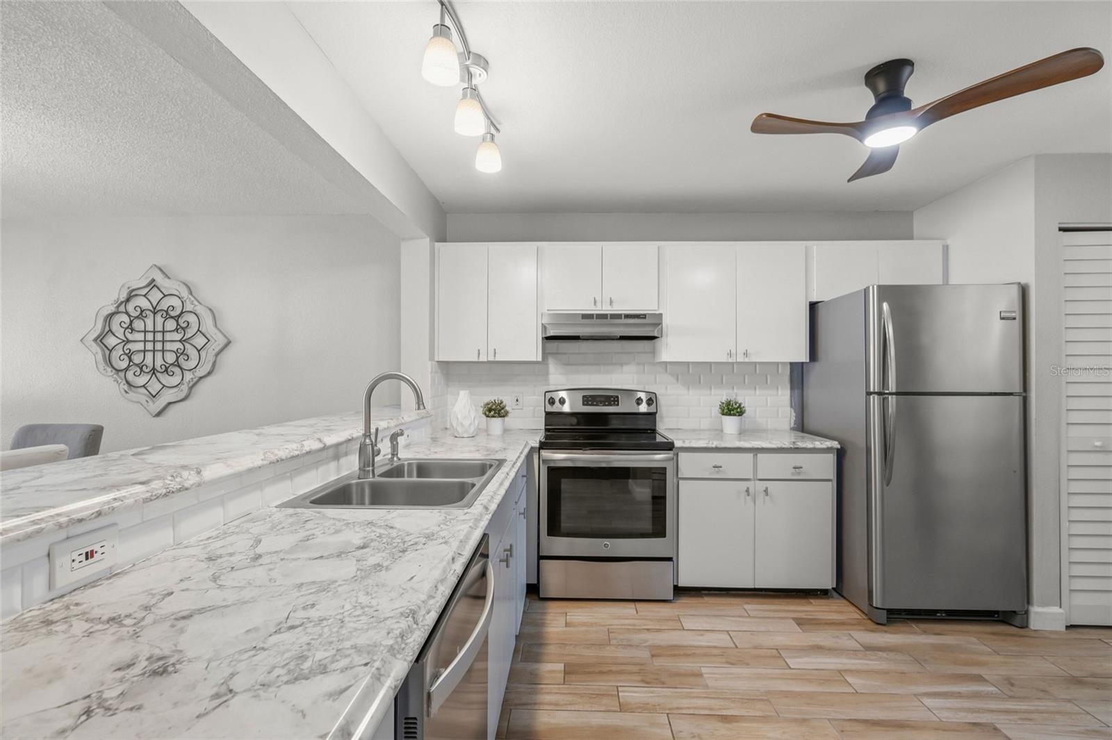 Image 14 of 43 For 226 Sherwood Drive 226