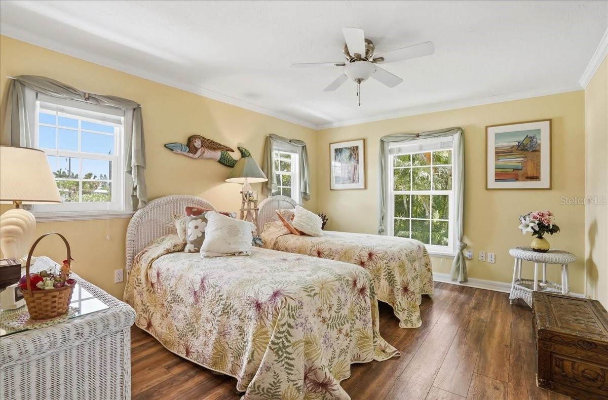 Image 25 of 61 For 2811 Gulf Drive